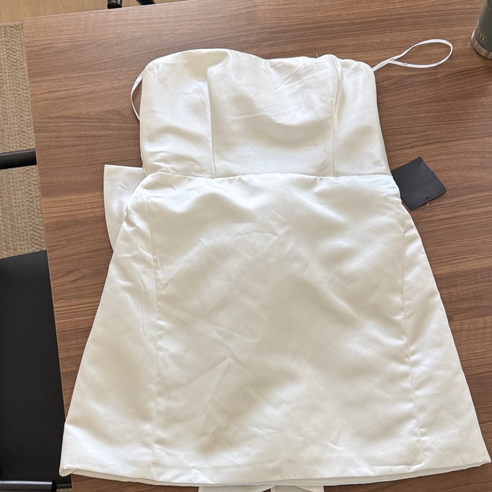 Elegant White Strapless Dress